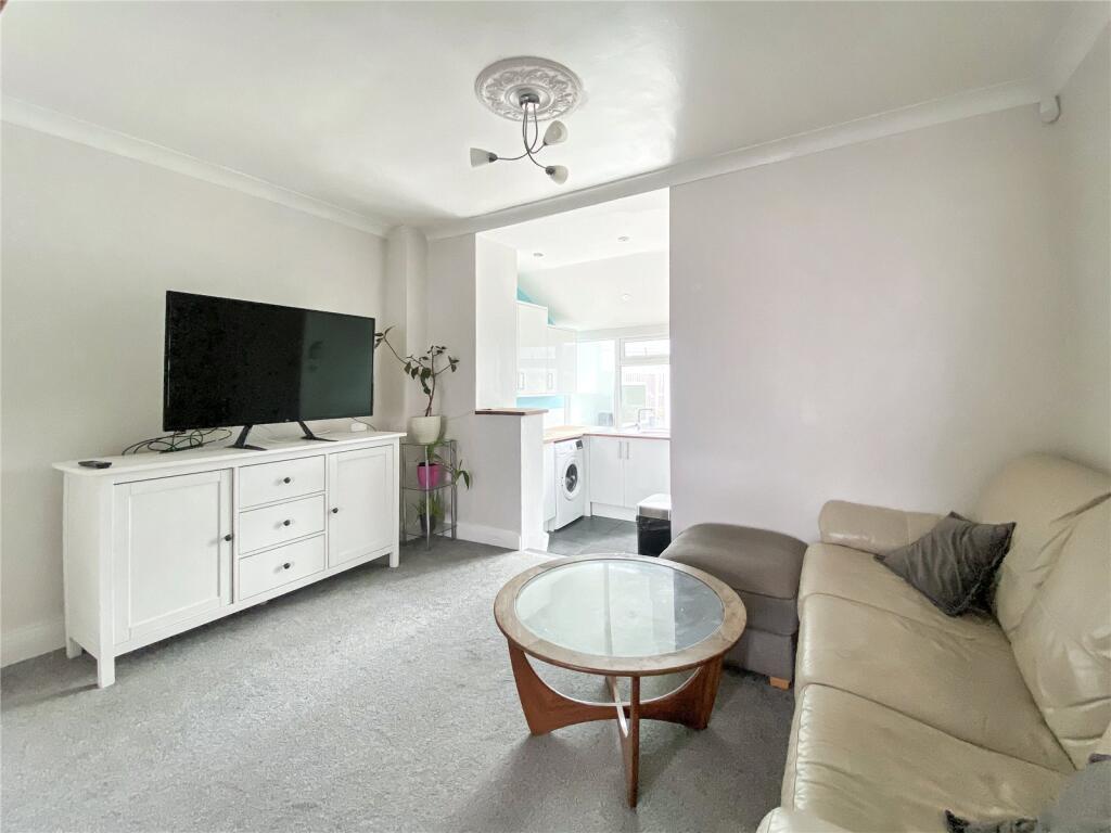 Lounge/Dining Area