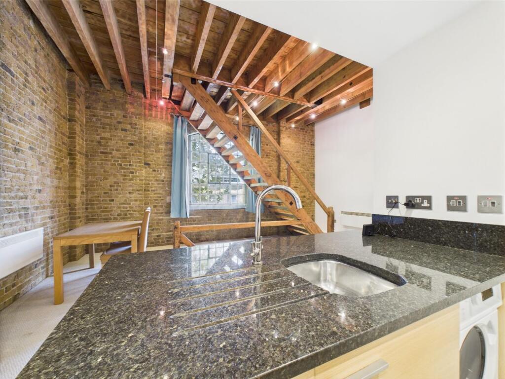 kitchen 2.jpg