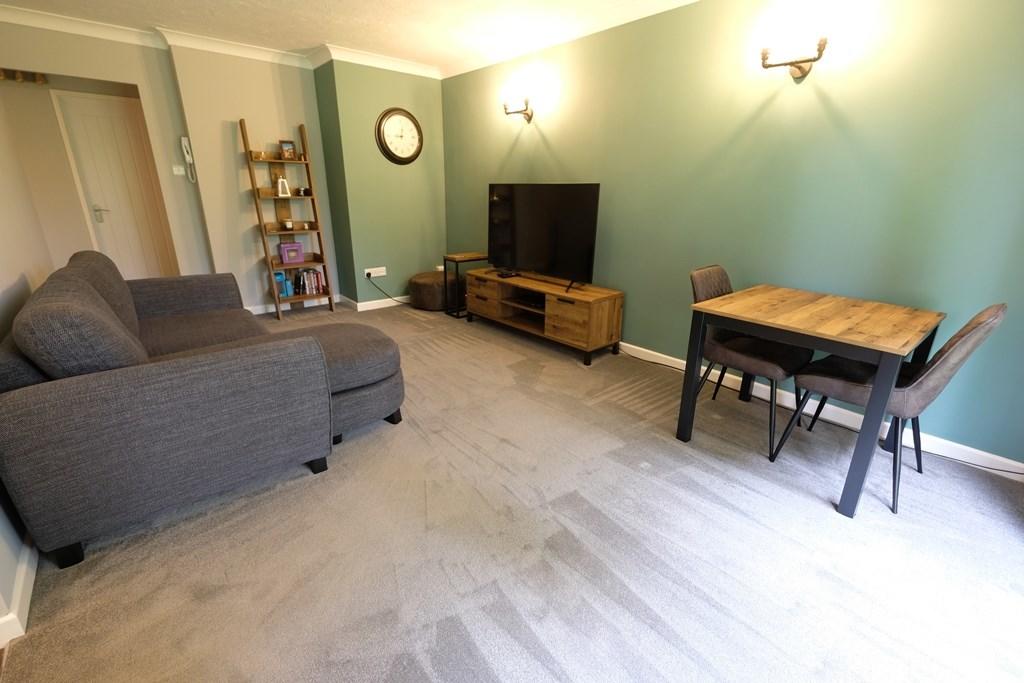 SITTING/DINING ROOM