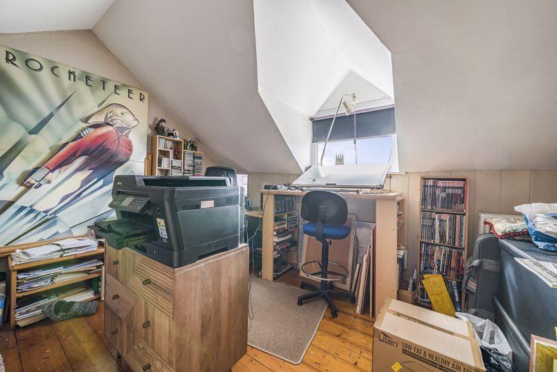 BEDROOM 4