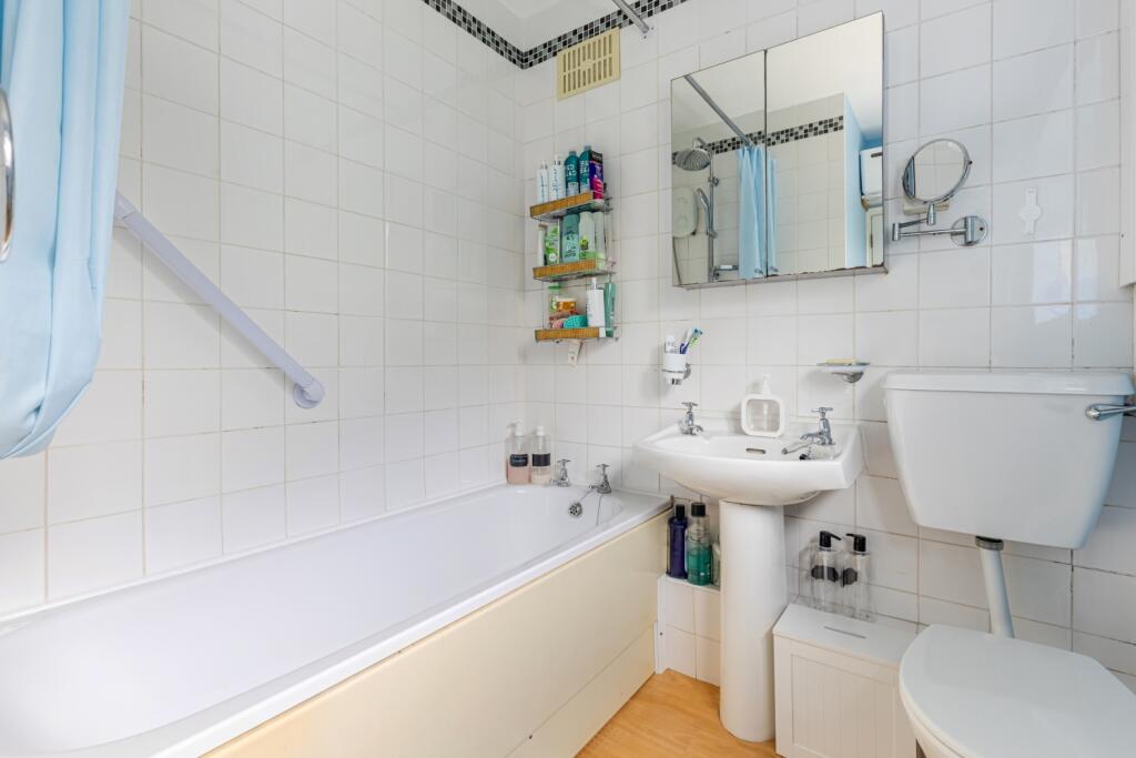 A20 - 33 George Road, Paignton - 250919