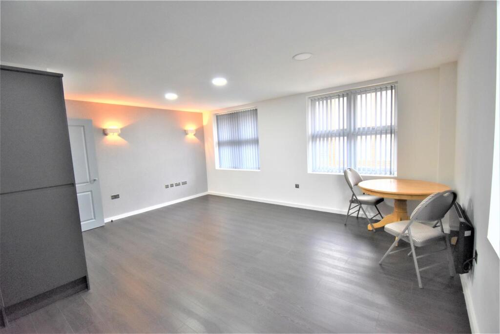 Forest Road, Feltham