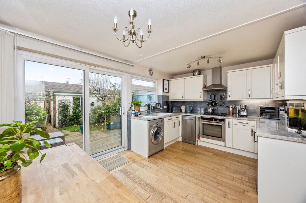 Kitchen/ Dining Room
