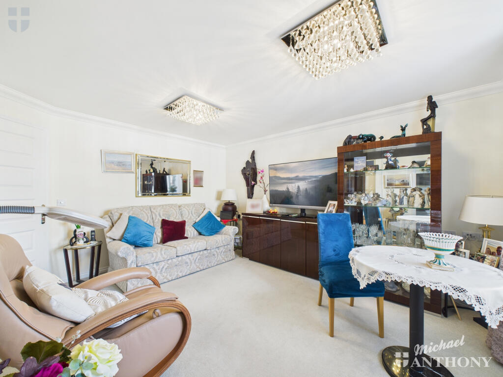 CAM03218G0-PR0765-STILL007