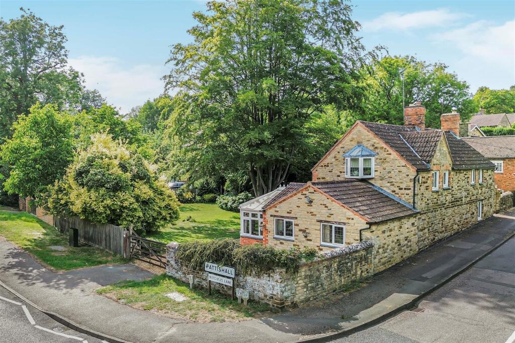 Vale Cottage, 4 Butchers Lane, Pattishall (32) cr.