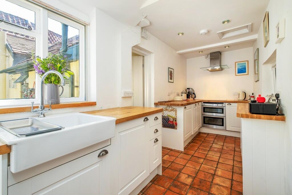 1440px-Neates Cot...