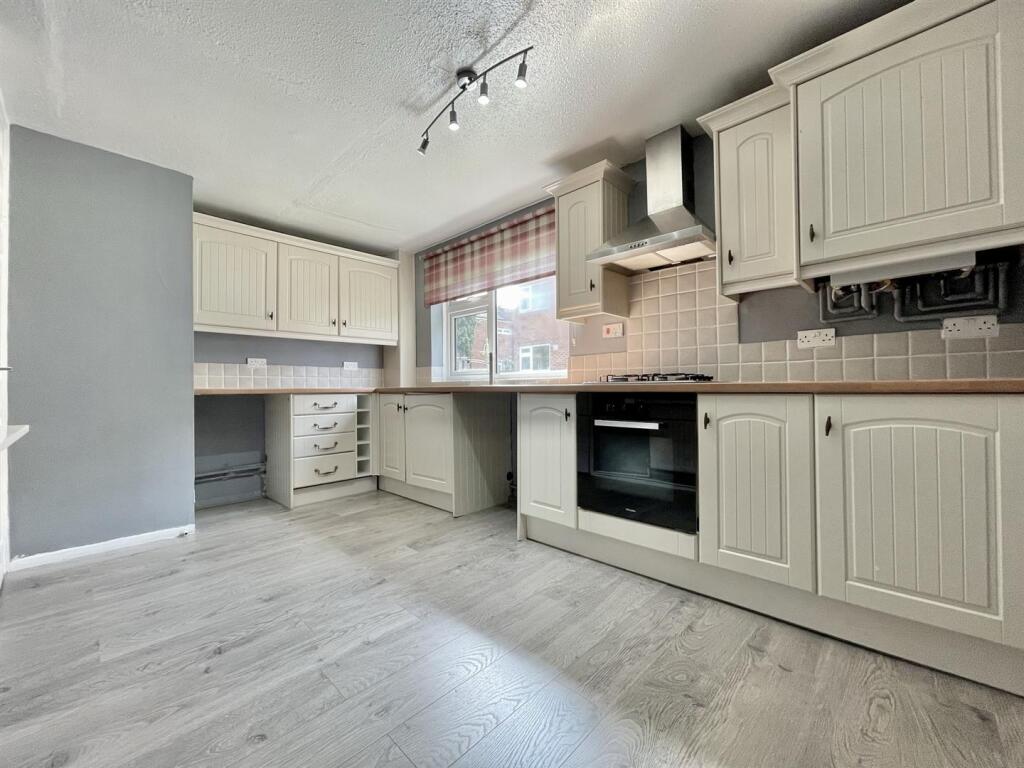 141 Blackden Walk Kitchen.jpeg