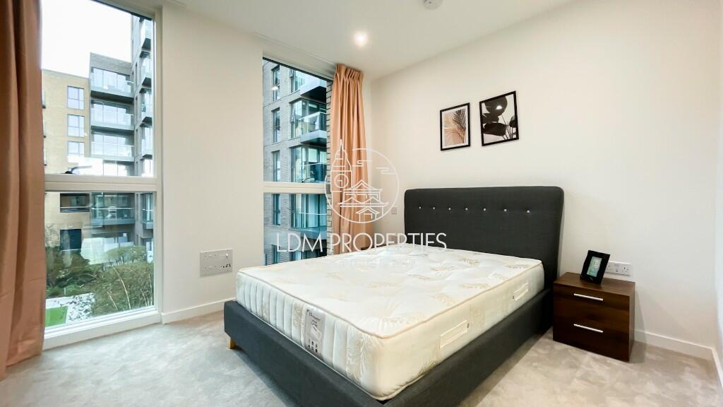 Bedroom (2F, North)