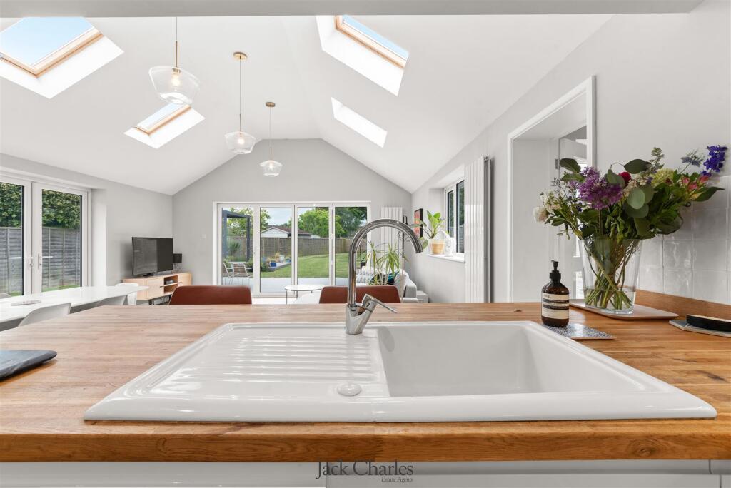 28 Barchester Way-26.jpg