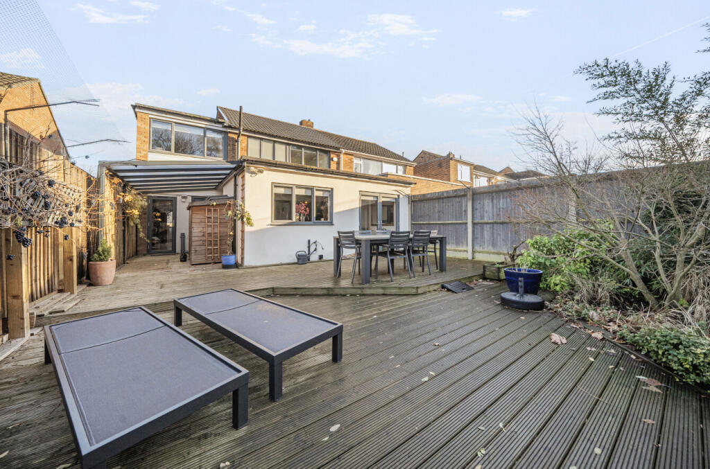 1383996-15-692715...