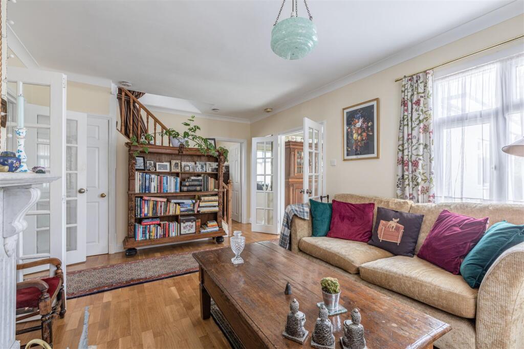 358 Molesey Road, KT12 3PG - 5.jpg