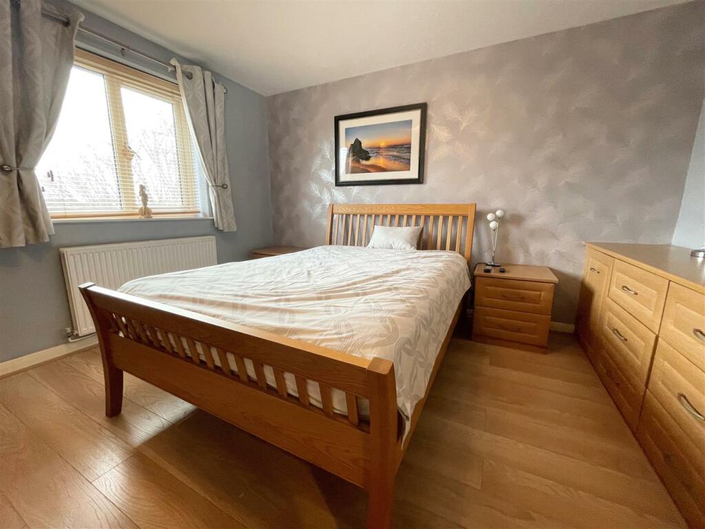 Bedroom 1.jpg