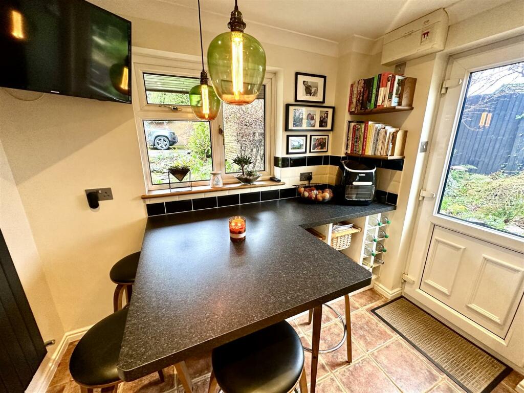 KITCHEN/BREAKFAST ROOM