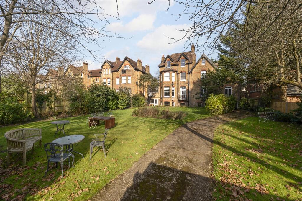 LINGFIELD ROAD 27,3.jpg