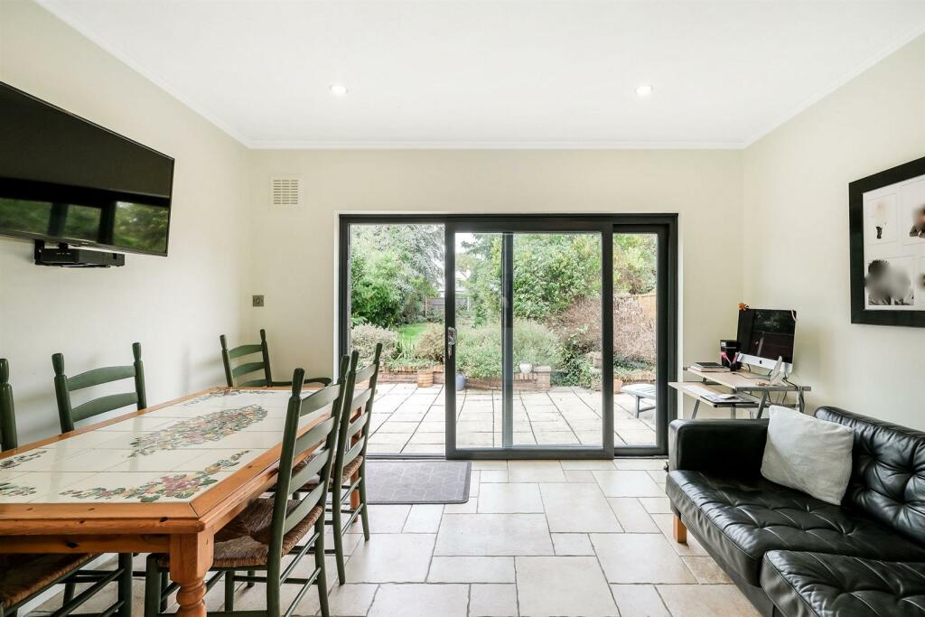 8 Burnham Road-14_web.jpg