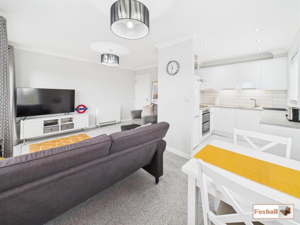 Lounge / Dining Kitchen Area