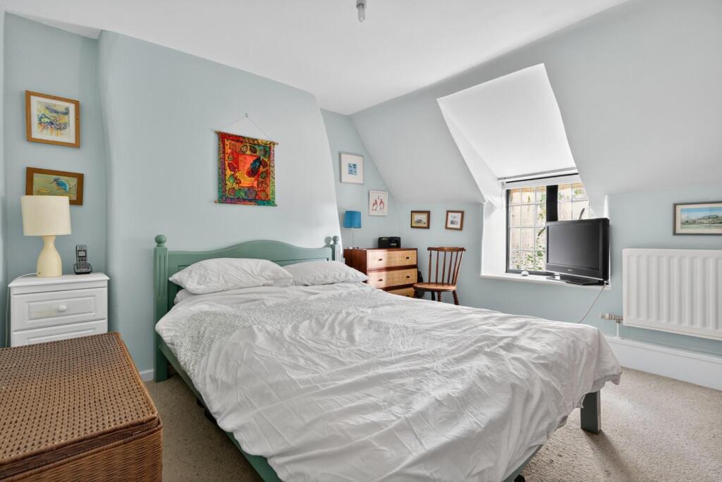 BEDROOM 2.jpg