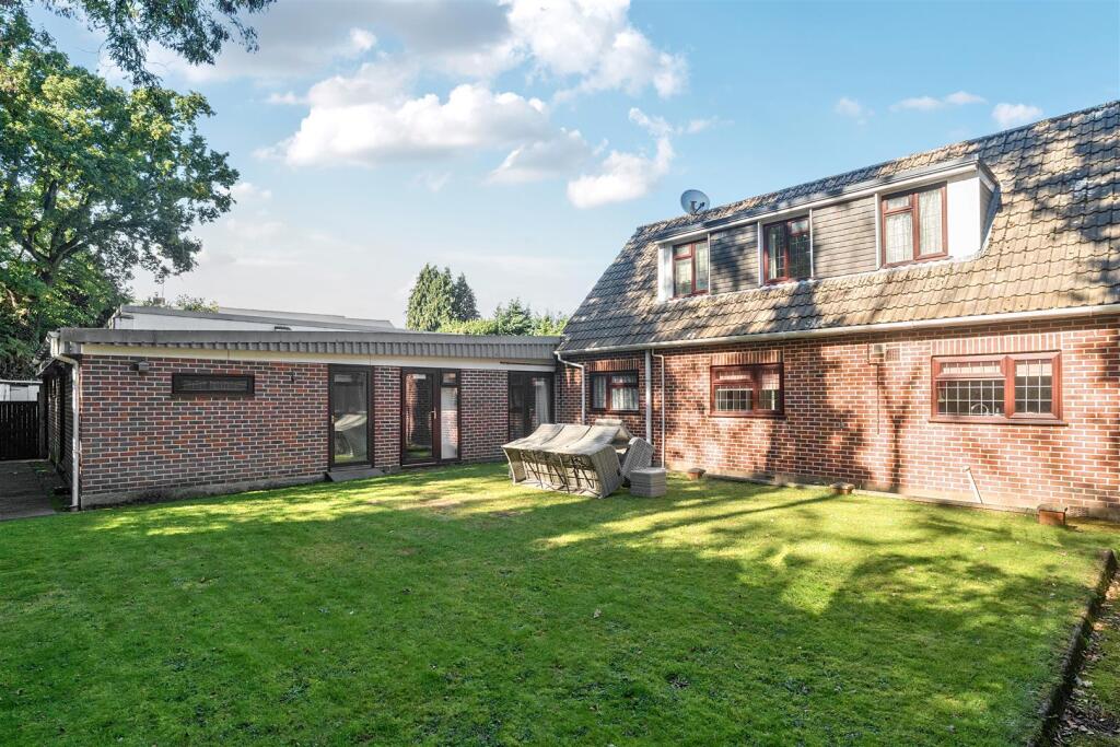 12 Ford Close