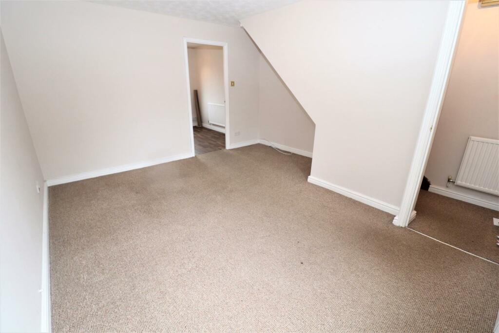 02 - Living Room.JPG