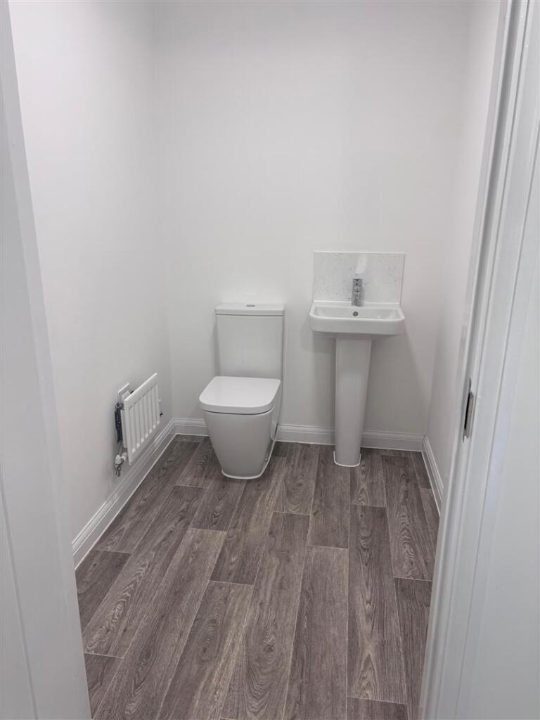 7 Girton Close - PIC 04.jpg