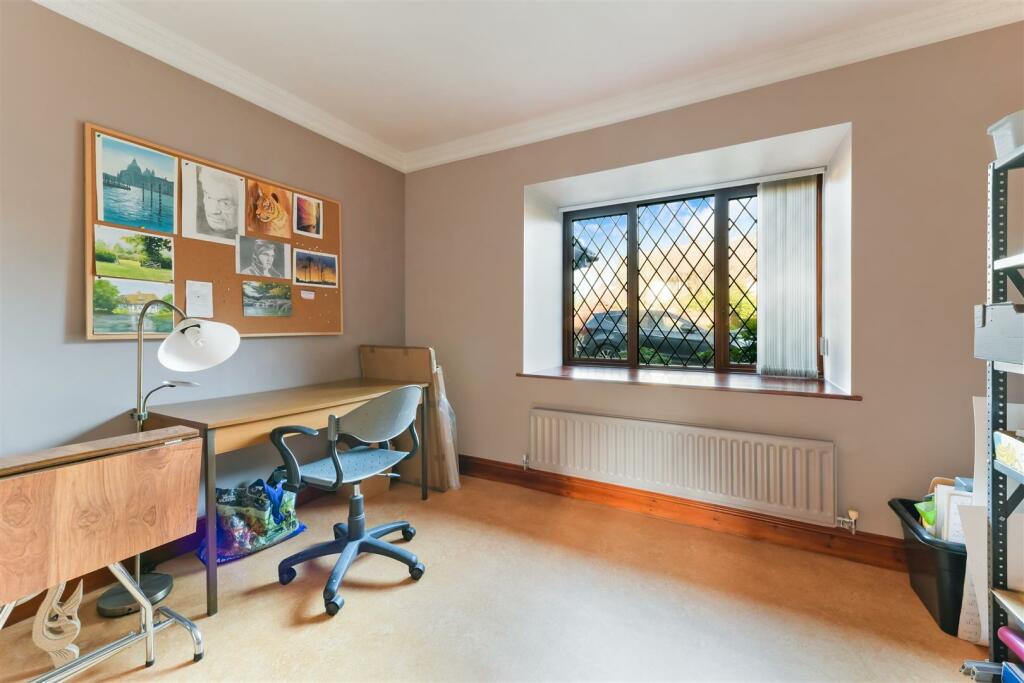 ACORN GROVE, 9 INTERNALS- (9).jpg