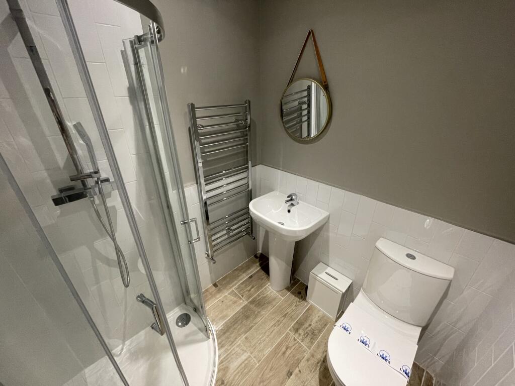 104 Portland Street - Bathroom .jpeg