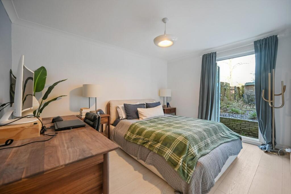 RCREE- 18a grange park- bedroom 1 (1).jpg