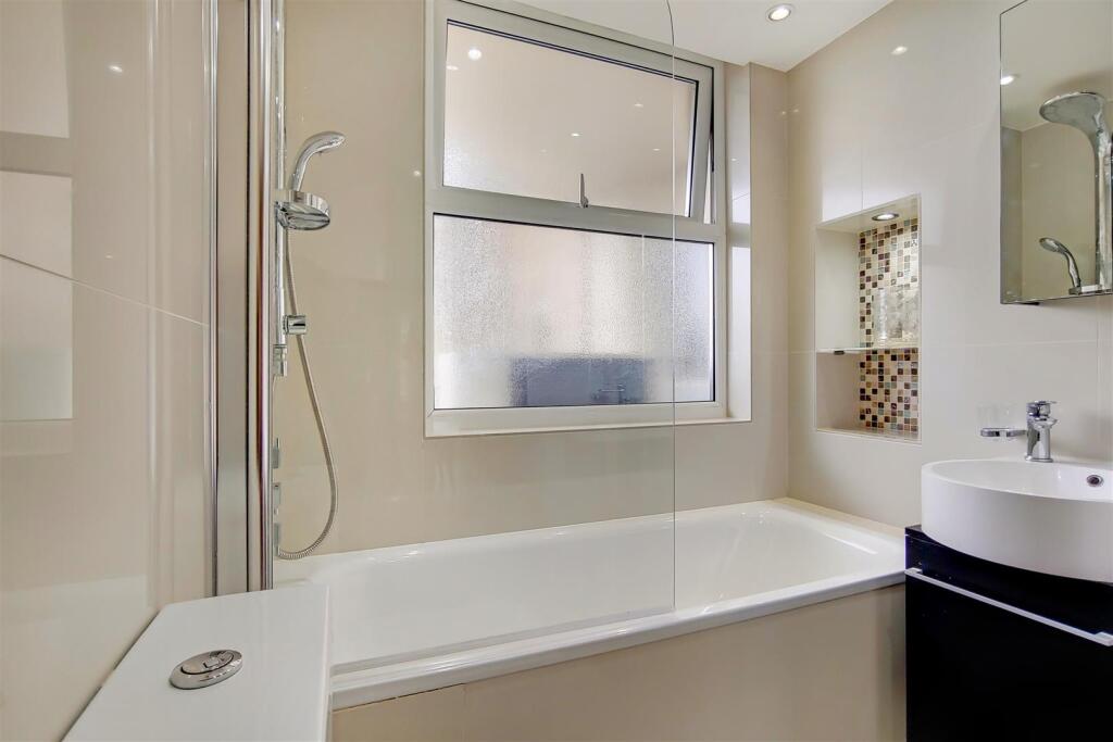9_Ensuite 3-0.jpg