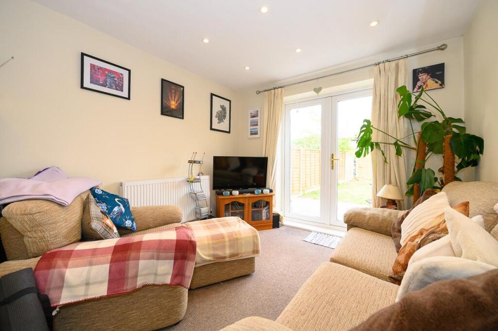 Lounge pic 2.jpg