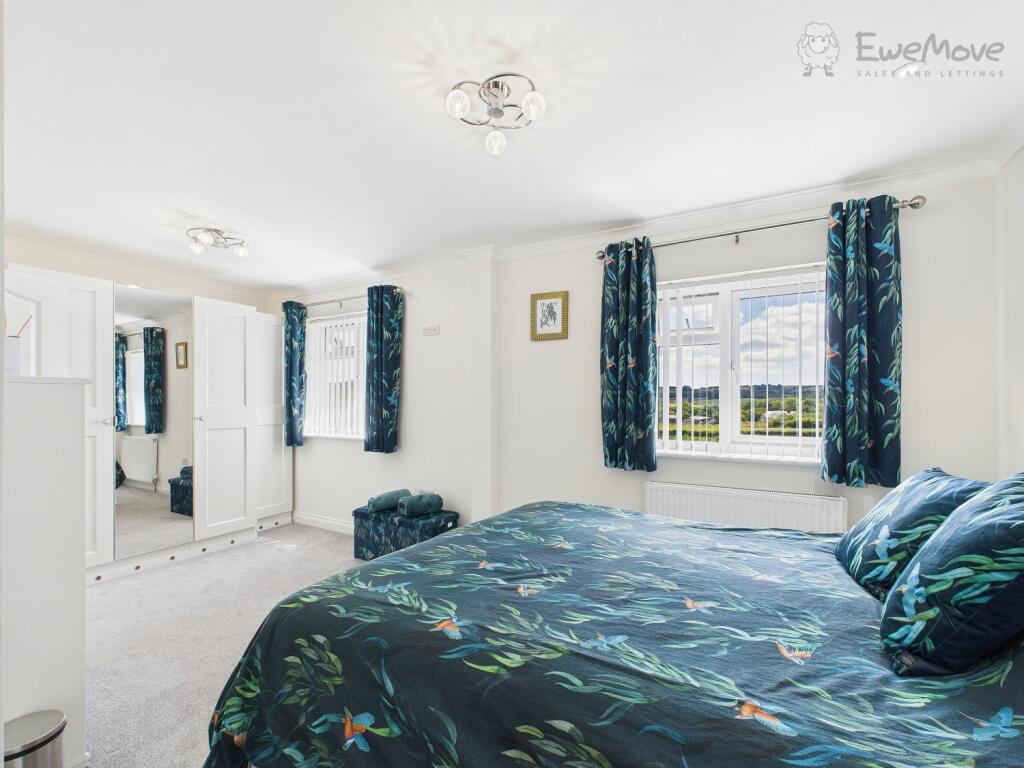 CAM03640G0-PR0054-STILL040