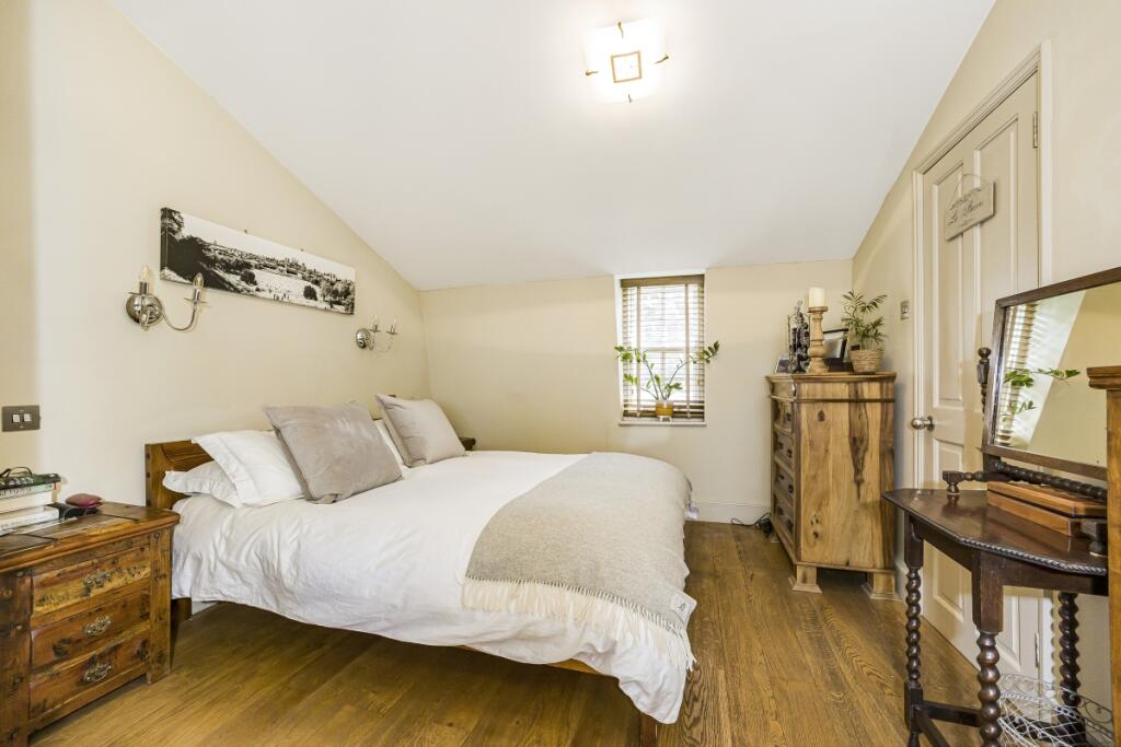 Maidenstone Hill ...