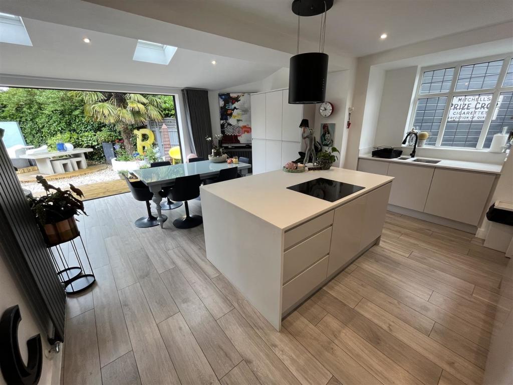 Live In Dining Kitchen