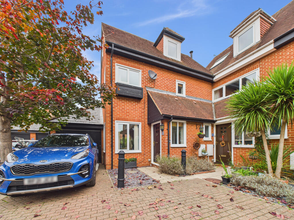 CAM02909G0-PR0504-STILL013