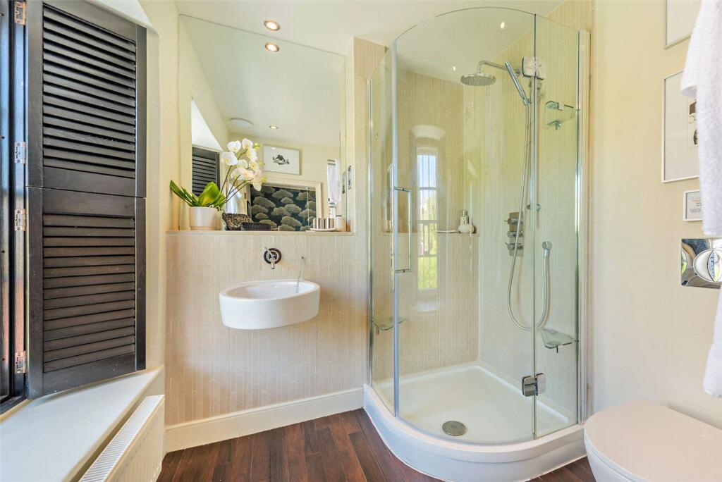 En Suite Shower Room