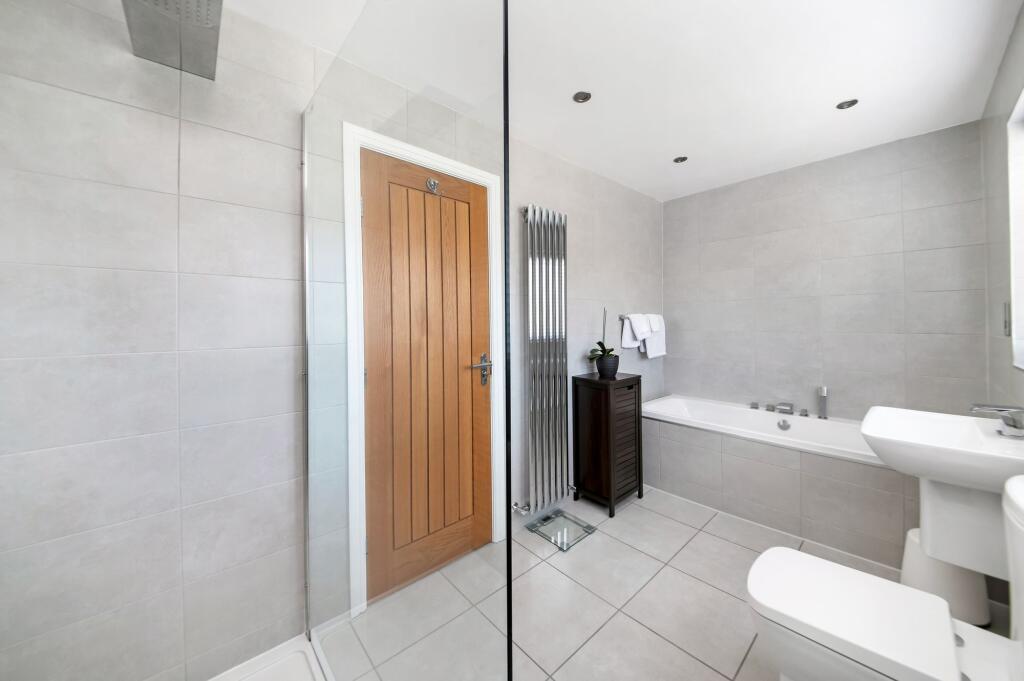 BEDROOM ONE EN-SUITE BATHROOM