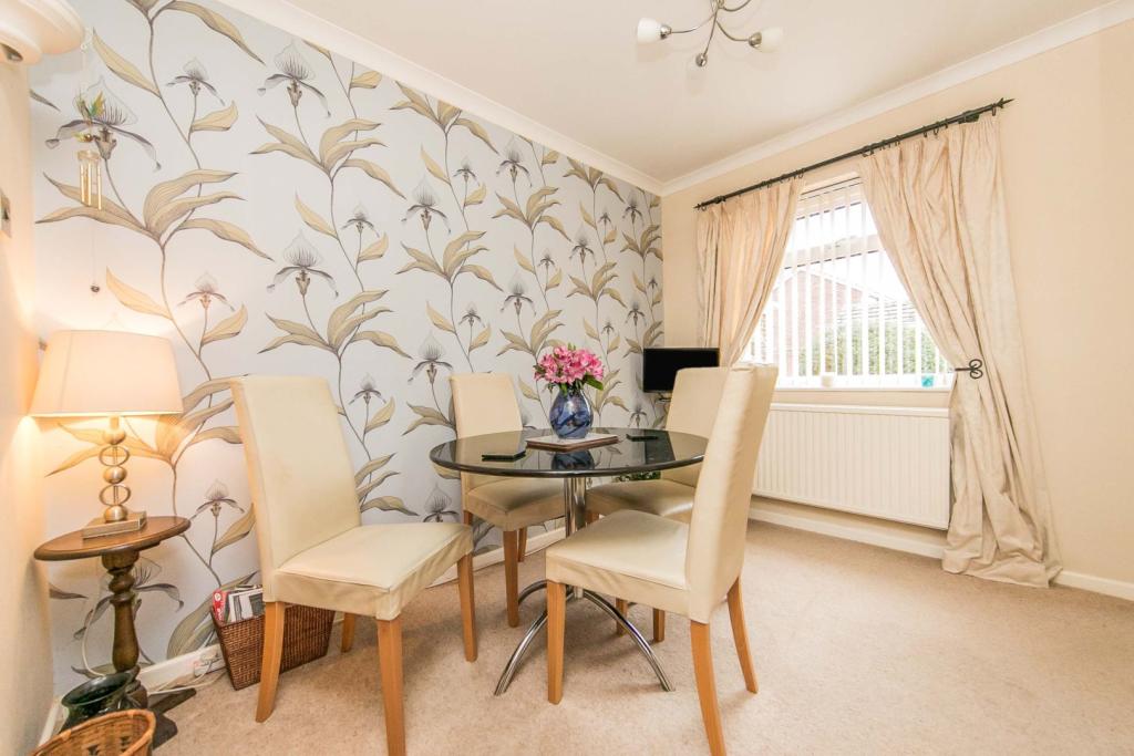 Breakfast Room