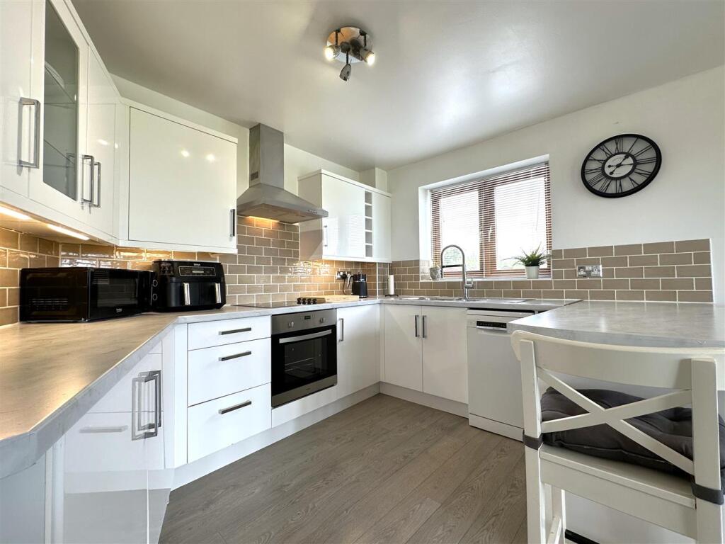 Modern Kitchen Space 468