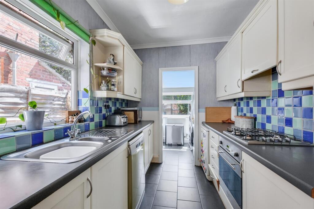 Kitchen_2.jpeg