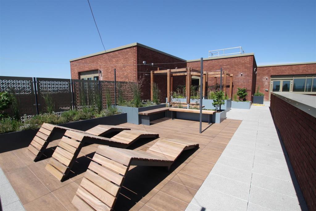Top Floor Terrace.JPG