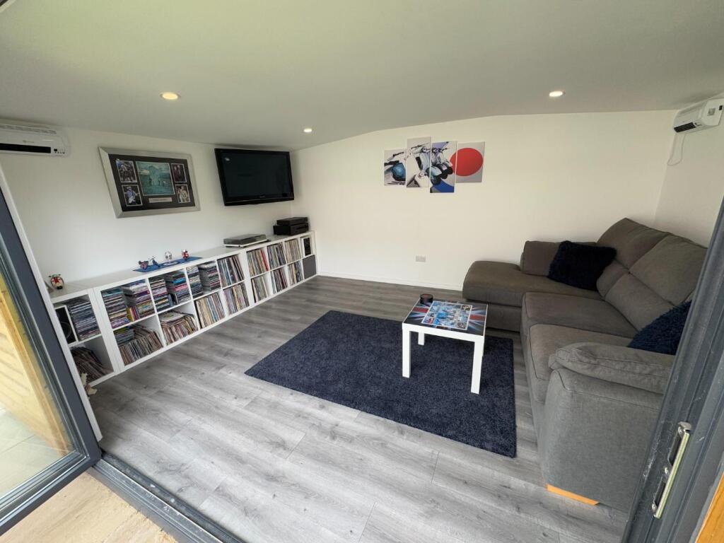 GARDEN ROOM/SUMMERHOUSE