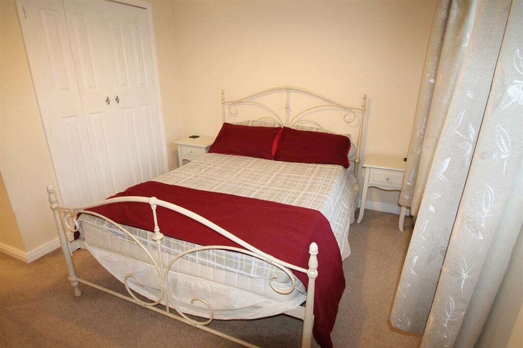 deans slade bedroom 1.jpg