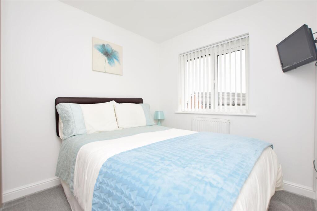 Bedroom 2.JPG