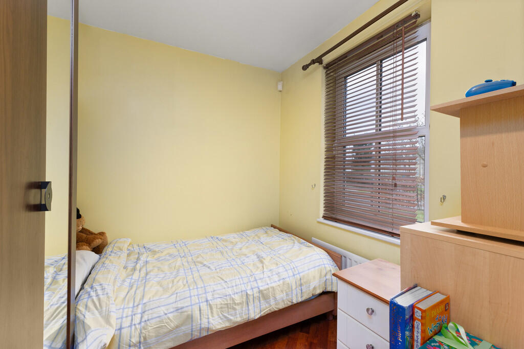 1 Tollbraes Road ...