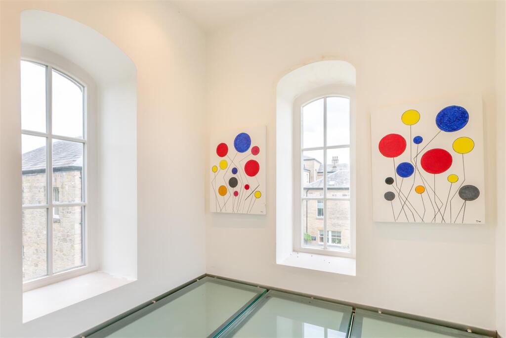 8654181-interior43.jpg