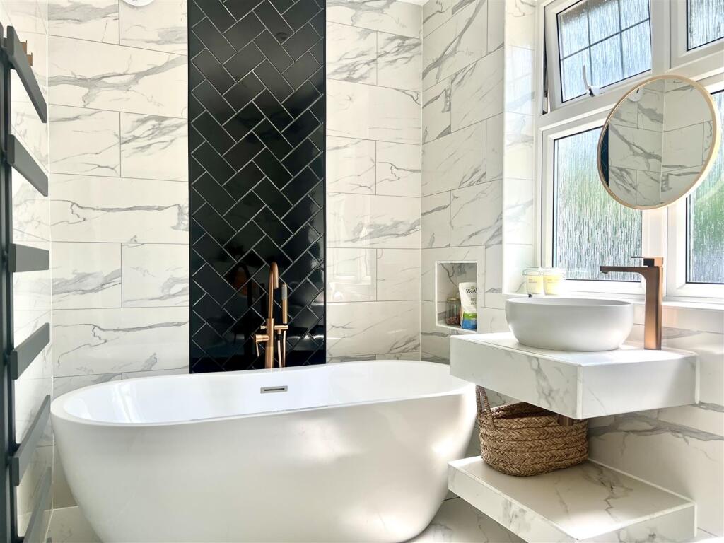 family bathroom.jpg