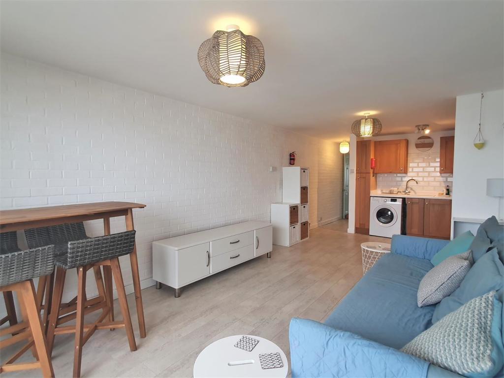 A10 Bay Apartments Lounge