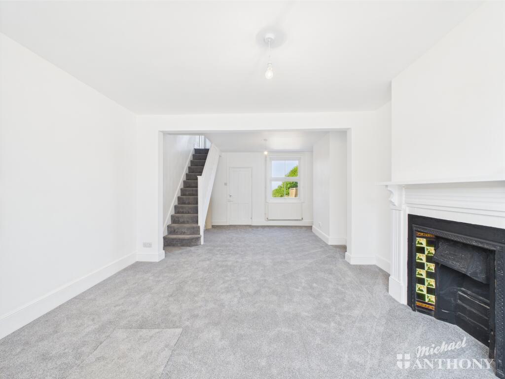 CAM02773G0-PR0285-STILL007