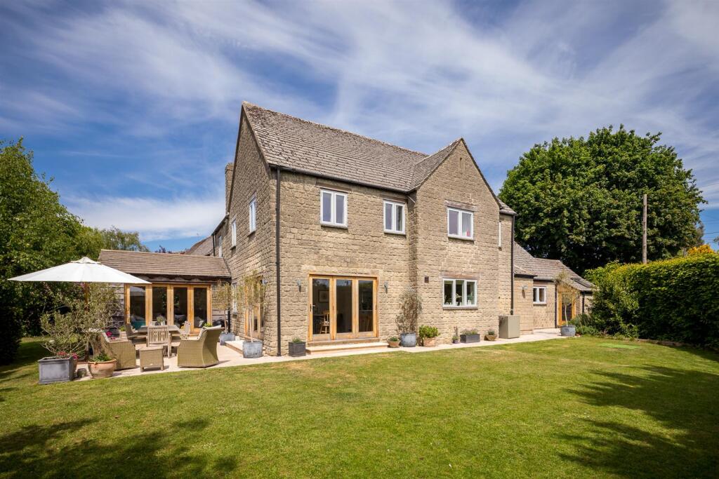 21 - Rowan Tree House - GL7 7EN - Web.jpg