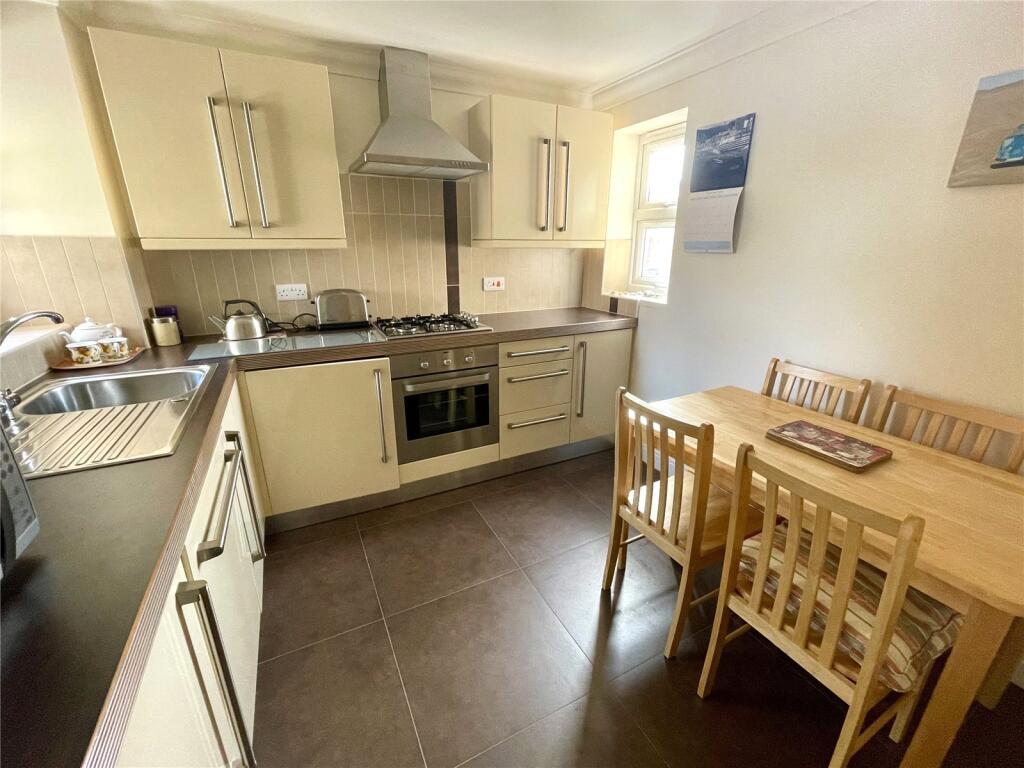 Kitchen/B'fast Room