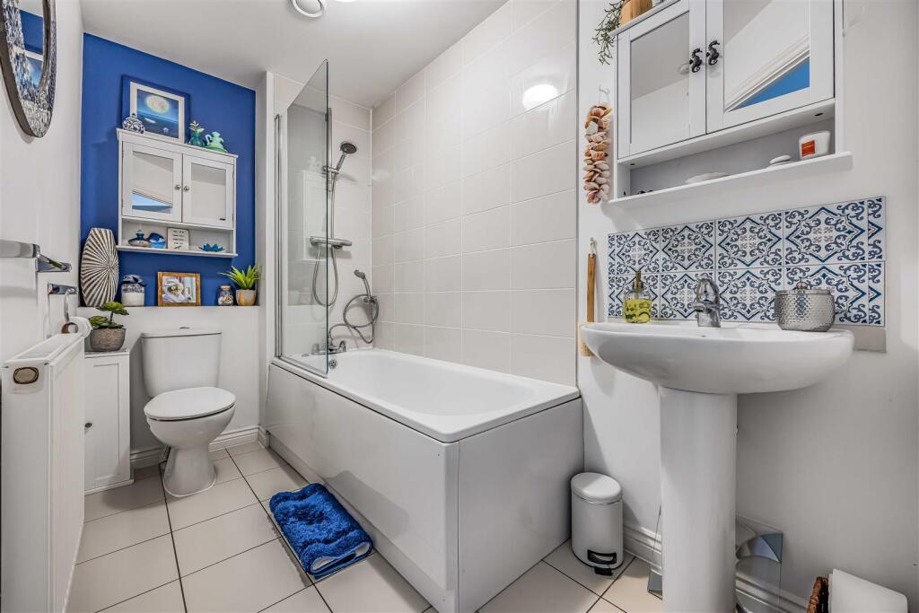 Flat 5, Mouliere Court, St. Georges Road, Denmead-